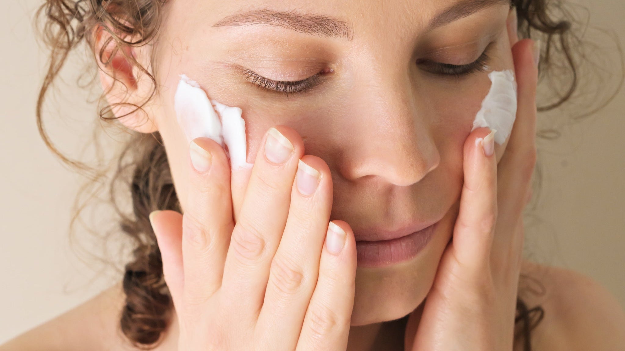 Prepare the skin before applying serum