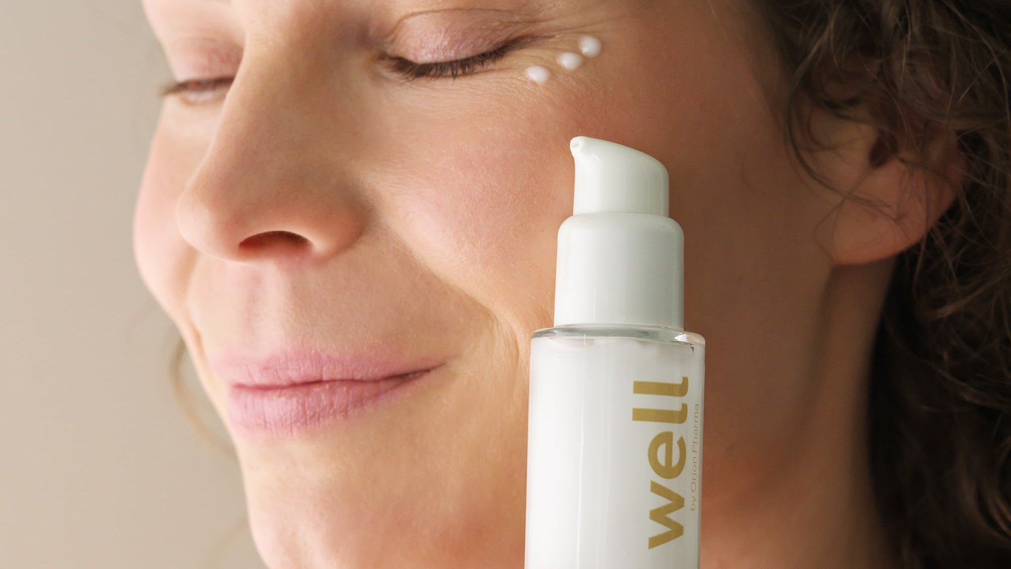 Applying the Calming Facial Serum
